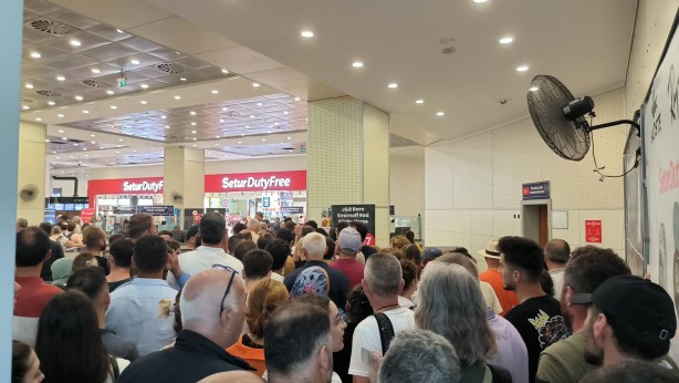 Foto - Haberi duyar duymaz koştular! Sınır kapısında vergi̇ zammı i̇zdi̇hamı