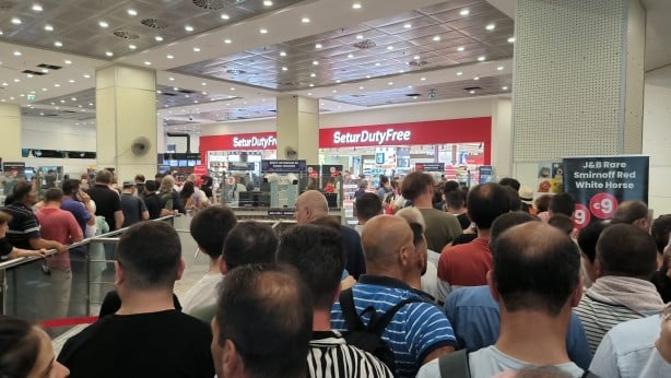 Haberi duyar duymaz koştular! Sınır kapısında vergi̇ zammı i̇zdi̇hamı