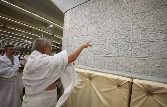 Hacı adayları Mina'da şeytan taşladı