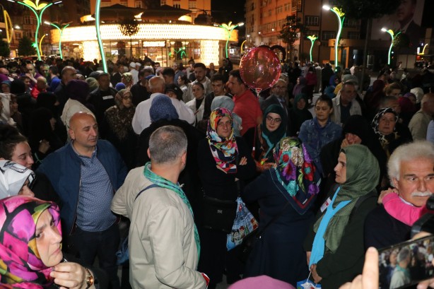 Foto - Hacı adayları sevinç gözyaşlarıyla kutsal topraklara uğurlandı