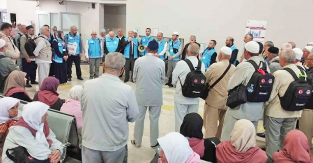 Foto - Hacı adaylarımızı sevinç gözyaşlarımızla uğurluyoruz: Kalpler Kâbe için atıyor