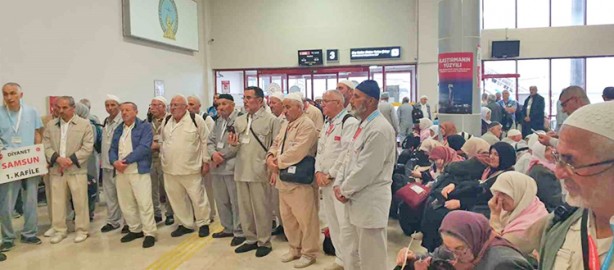 Foto - Hacı adaylarımızı sevinç gözyaşlarımızla uğurluyoruz: Kalpler Kâbe için atıyor