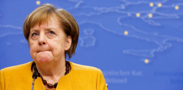 Hacker şoku! Merkel'in yazışmaları ele geçirildi