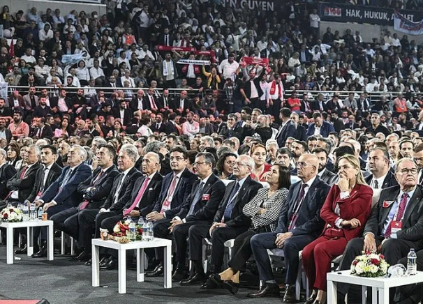Foto - Hadi bi sor ben neden çekilmedim? Koltuğunu kaybettikten sonra ilk kez konuştu