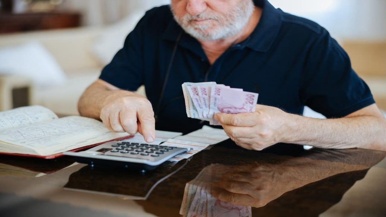 Hadi hayırlı olsun! Emekli maaşları için hükümetten peş peşe heyecanlandıran açıklamalar