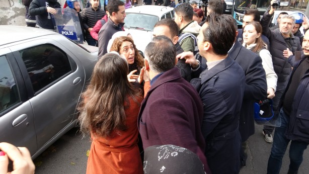 Foto - Hadsiz HDP'li vekilden Türk polisine 'Öcalan' tehdidi! Milletin mi PKK'nın mı vekilisin?
