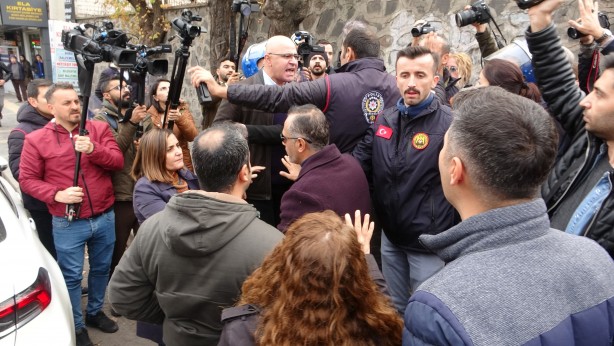 Hadsiz HDP'li vekilden Türk polisine 'Öcalan' tehdidi! Milletin mi PKK'nın mı vekilisin?
