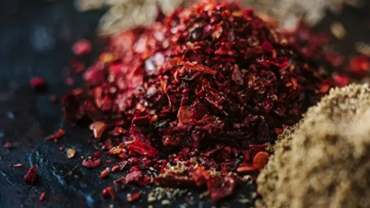 Foto - Canan Karatay ısrarla tavsiye etti: Bir yemek kaşığı sıcak suya katınca karaciğeri temizliyor! 