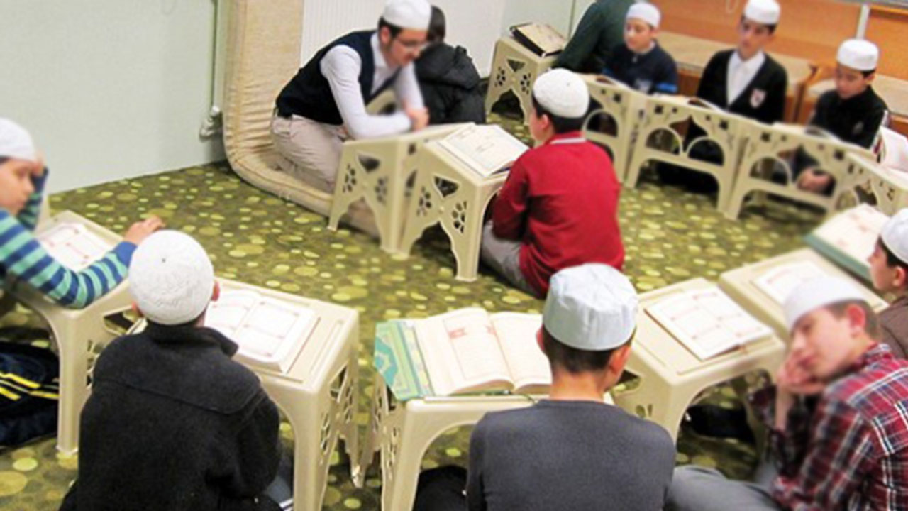 Foto - Hafızın babası tekel bayisi çalıştırıyordu! Abdulkerim Tatlıbak Hoca Emri bil maruf için gidince olanlar oldu