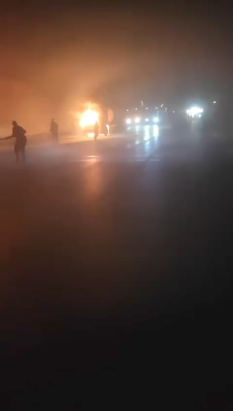 Hafriyat kamyonu alev alev yandı