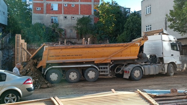 Foto - Hafriyat kamyonu dehşeti yaşattı! Baba ve 2 çocuğu ezildi