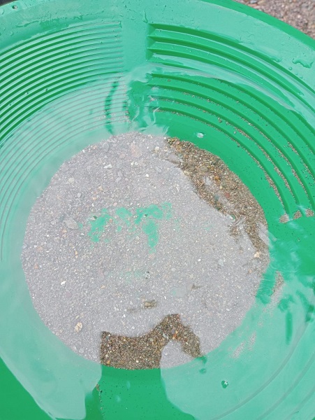 Foto - Haftada en az 10 gram altın buluyor