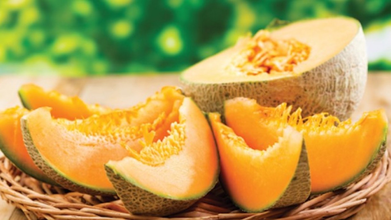 Haftalarca ilk günkü gibi kalacak! Kavunun bozulmasını önleyen doğal yöntem