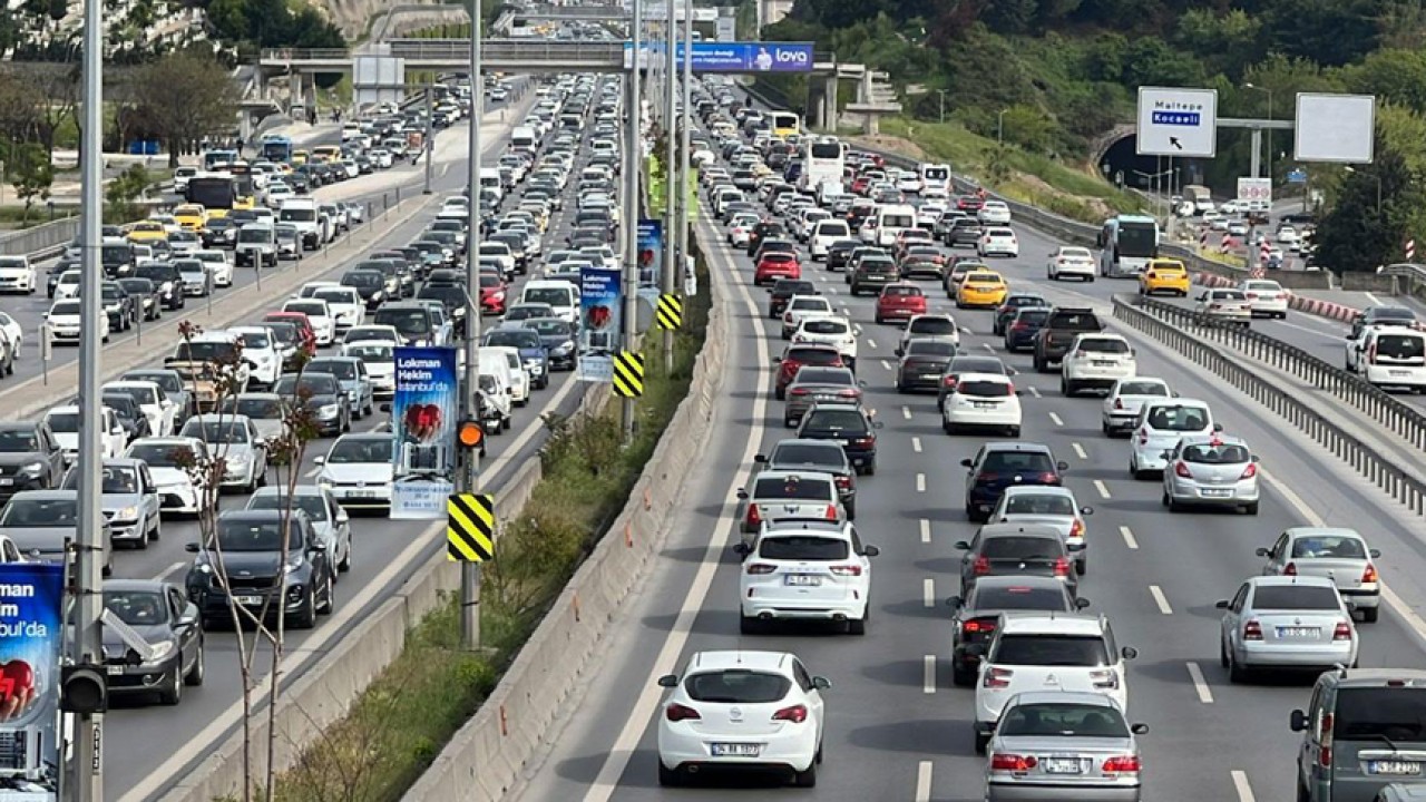 Foto - Haftanın ilk iş günü İstanbul felç! Trafik pes dedirtti! Sürücüler isyan etti