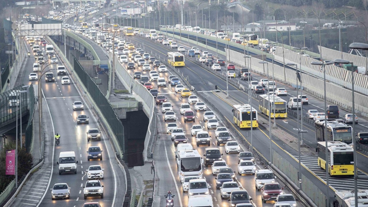 Foto - Haftanın ilk iş günü İstanbul felç! Trafik pes dedirtti! Sürücüler isyan etti