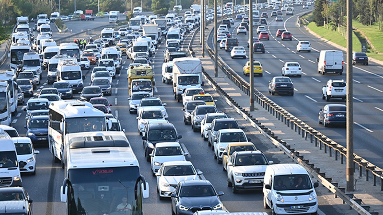 Foto - Haftanın ilk iş günü İstanbul felç! Trafik pes dedirtti! Sürücüler isyan etti
