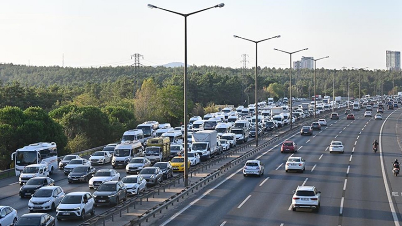 Foto - Haftanın ilk iş günü İstanbul felç! Trafik pes dedirtti! Sürücüler isyan etti
