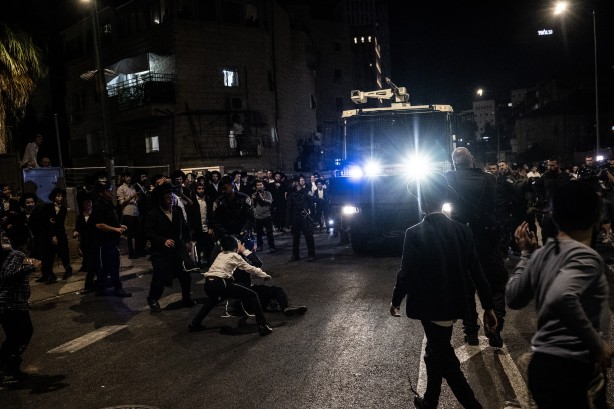 Foto - Haham Dov Lando çağrı yaptı ve İsrail karıştı: Ortodoks Yahudiler ile polis çatıştı 