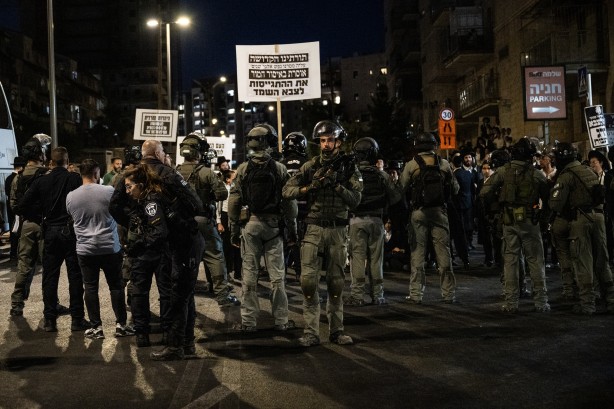 Foto - Haham Dov Lando çağrı yaptı ve İsrail karıştı: Ortodoks Yahudiler ile polis çatıştı 