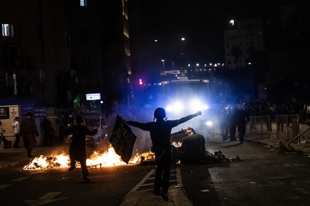 Foto - Haham Dov Lando çağrı yaptı ve İsrail karıştı: Ortodoks Yahudiler ile polis çatıştı 