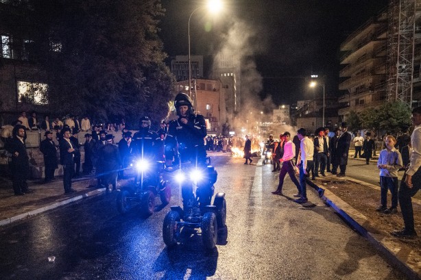 Foto - Haham Dov Lando çağrı yaptı ve İsrail karıştı: Ortodoks Yahudiler ile polis çatıştı 