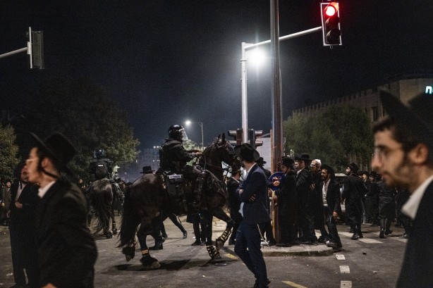 Foto - Haham Dov Lando çağrı yaptı ve İsrail karıştı: Ortodoks Yahudiler ile polis çatıştı 