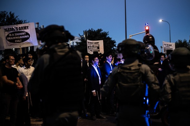 Foto - Haham Dov Lando çağrı yaptı ve İsrail karıştı: Ortodoks Yahudiler ile polis çatıştı 