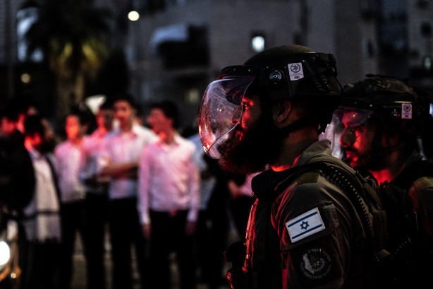 Foto - Haham Dov Lando çağrı yaptı ve İsrail karıştı: Ortodoks Yahudiler ile polis çatıştı 