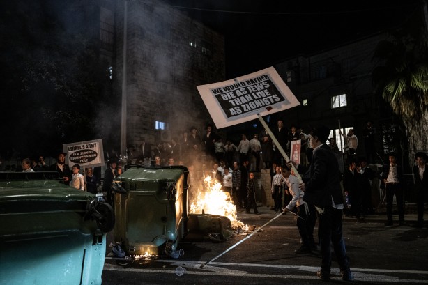 Foto - Haham Dov Lando çağrı yaptı ve İsrail karıştı: Ortodoks Yahudiler ile polis çatıştı 