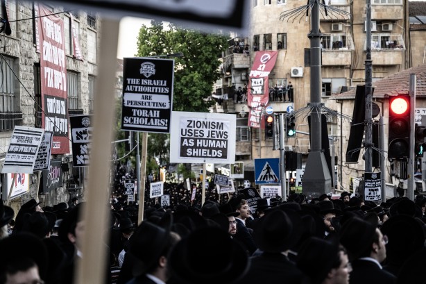 Foto - Haham Dov Lando çağrı yaptı ve İsrail karıştı: Ortodoks Yahudiler ile polis çatıştı 