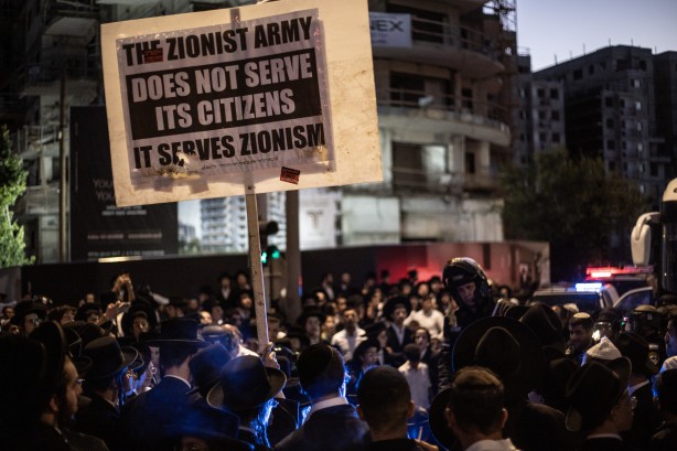 Foto - Haham Dov Lando çağrı yaptı ve İsrail karıştı: Ortodoks Yahudiler ile polis çatıştı 