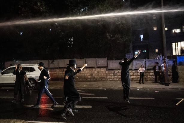 Foto - Haham Dov Lando çağrı yaptı ve İsrail karıştı: Ortodoks Yahudiler ile polis çatıştı 