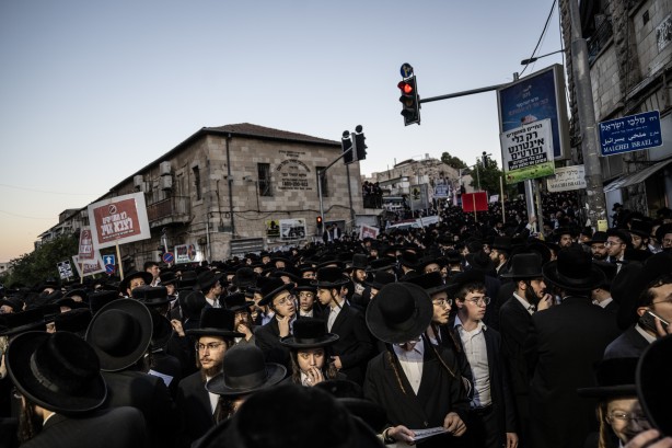 Foto - Haham Dov Lando çağrı yaptı ve İsrail karıştı: Ortodoks Yahudiler ile polis çatıştı 