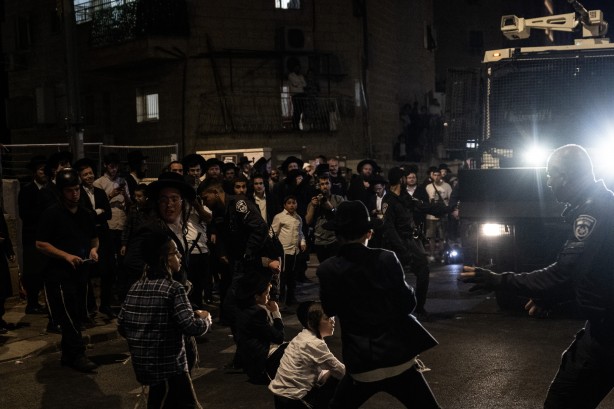 Foto - Haham Dov Lando çağrı yaptı ve İsrail karıştı: Ortodoks Yahudiler ile polis çatıştı 