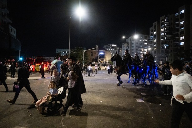 Foto - Haham Dov Lando çağrı yaptı ve İsrail karıştı: Ortodoks Yahudiler ile polis çatıştı 