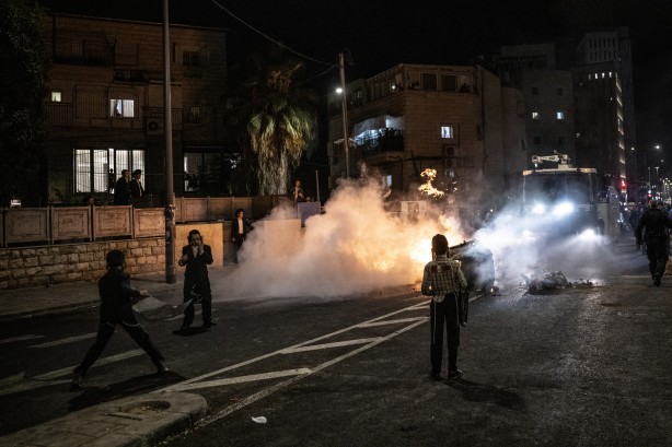 Foto - Haham Dov Lando çağrı yaptı ve İsrail karıştı: Ortodoks Yahudiler ile polis çatıştı 