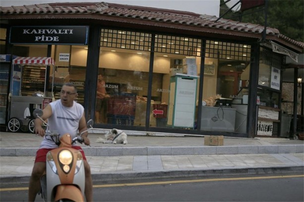 Foto - Hainler fırından silah zoruyla ekmek gasp etti