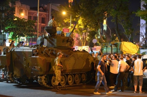 Foto - Hainler halka ateş etmeyen askeri vurmuşlar!