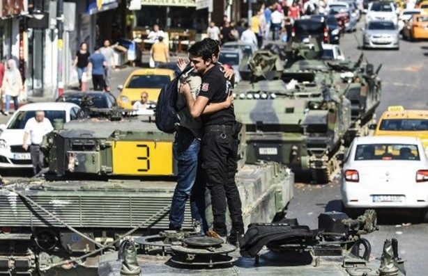 Foto - Hainler halka ateş etmeyen askeri vurmuşlar!