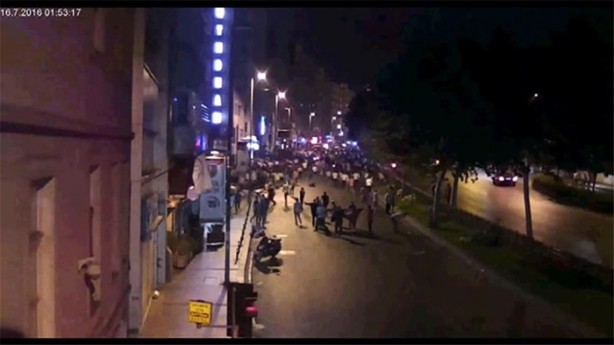 Foto - Hainler halka böyle ateş etmişler