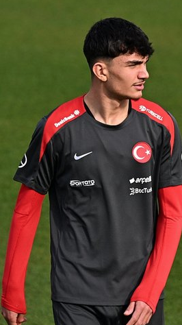 Foto - Hakan Çalhanoğlu devreye girdi ve gerçekten çok yazık! Türk yıldız adayını kapacaklar! Tarihi imza gelebilir!