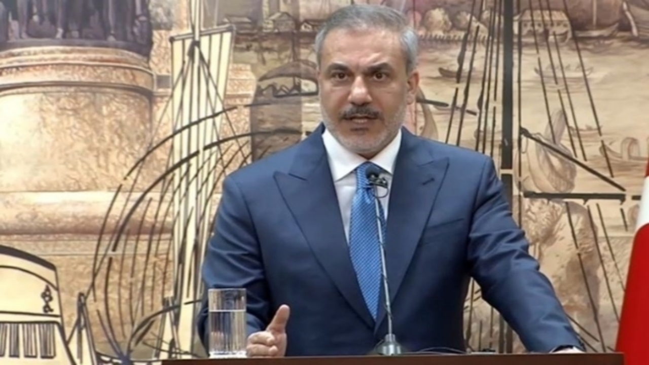 Foto - Hakan Fidan masaya yumruğunu vurdu! O ülkeye terör avı için askerî çıkarma