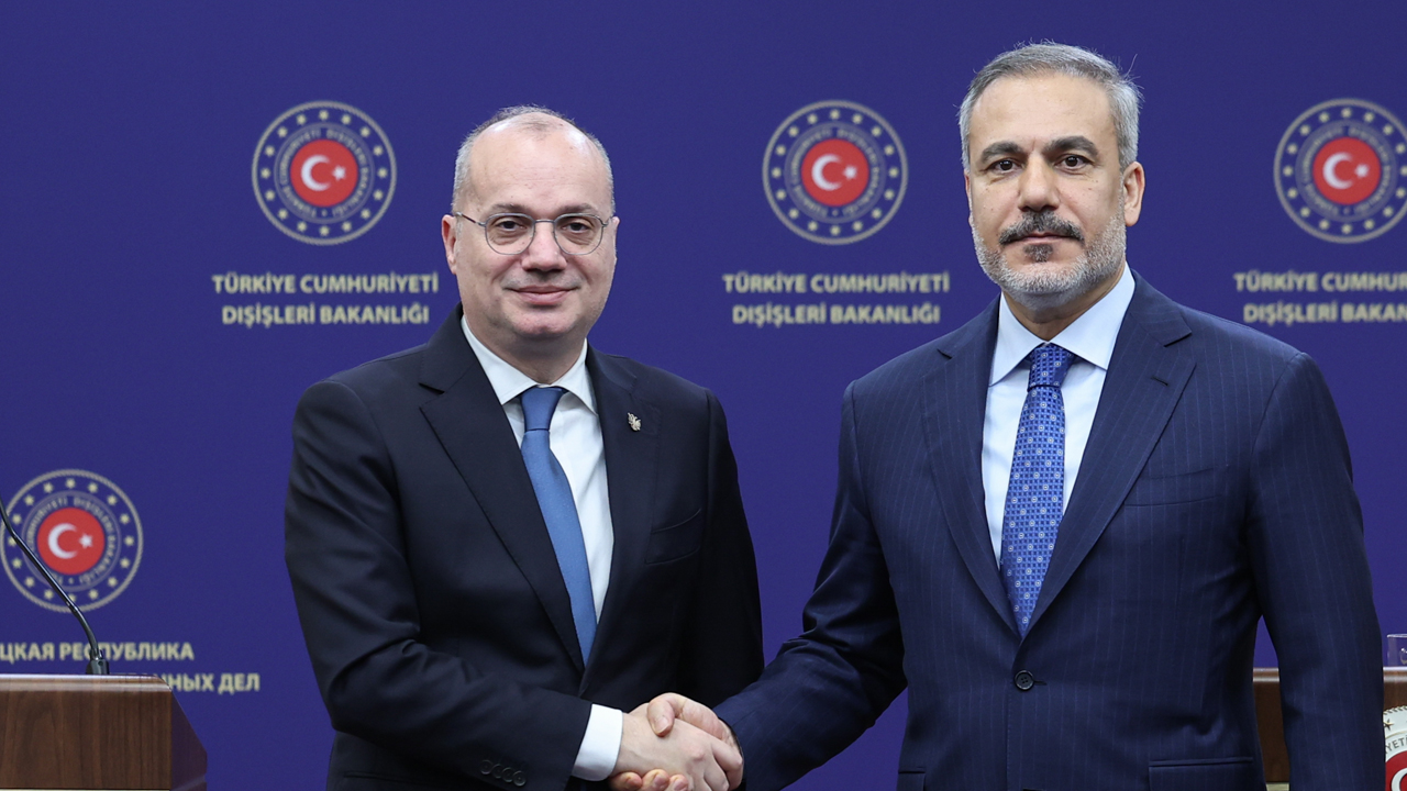 Foto - Hakan Fidan'ın sözleri Yunanlıları çıldırtmış yine… Ahmed El-Şara'nın zaferi sonrası bile!