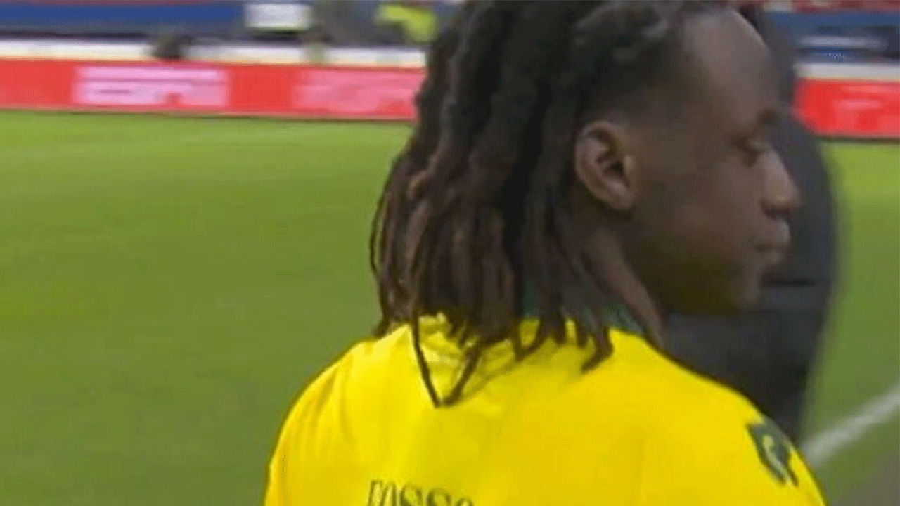 Foto - Hakem bile fark edemedi: Sahada şaşkına çeviren görüntü!