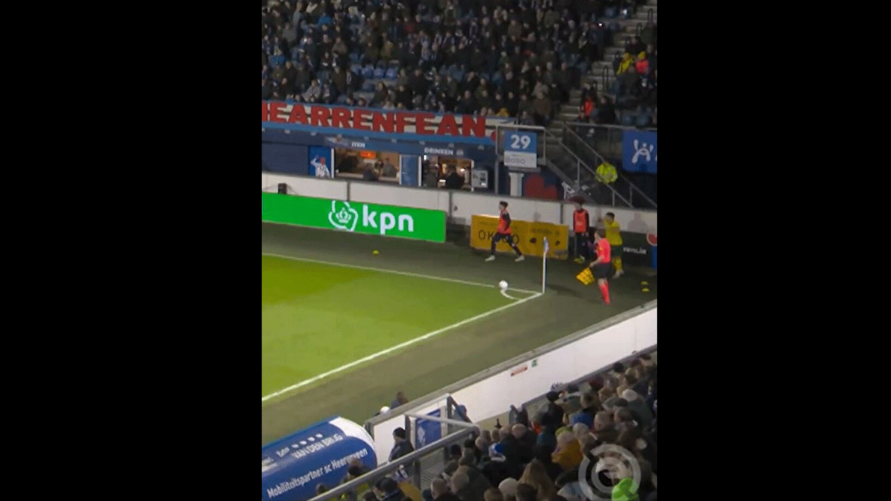 Foto - Hakem bile fark edemedi: Sahada şaşkına çeviren görüntü!