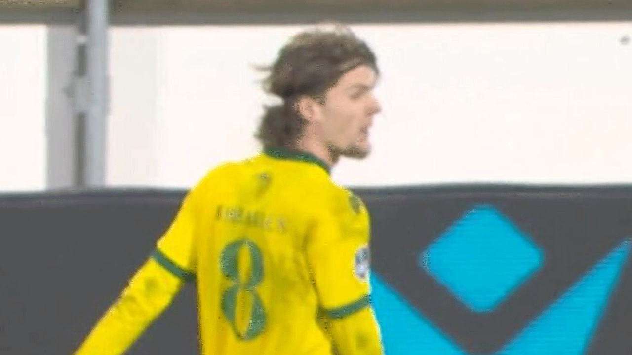 Foto - Hakem bile fark edemedi: Sahada şaşkına çeviren görüntü!