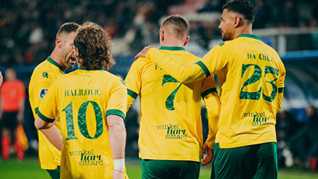 Hakem bile fark edemedi: Sahada şaşkına çeviren görüntü!