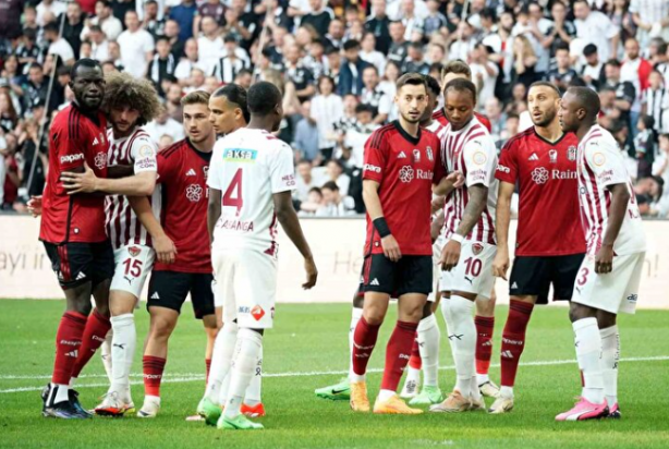 Foto - Hakem, Hataysporlu oyuncuyu sakatladı