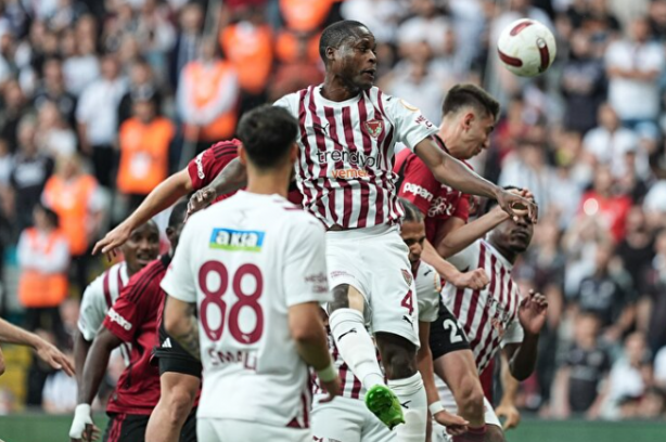 Foto - Hakem, Hataysporlu oyuncuyu sakatladı