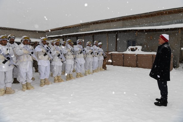Foto - Hakkari Valisi'nden üs bölgesine ziyaret